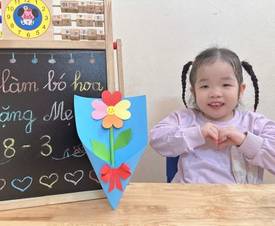 Món quà nhỏ cho mẹ – từ đôi tay bé xinh 